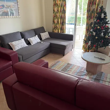 Lovely 2 Bedroom Inside A In بيت للعطل