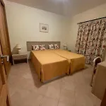 Lovely 2 Bedroom Inside A In Hébergement de vacances