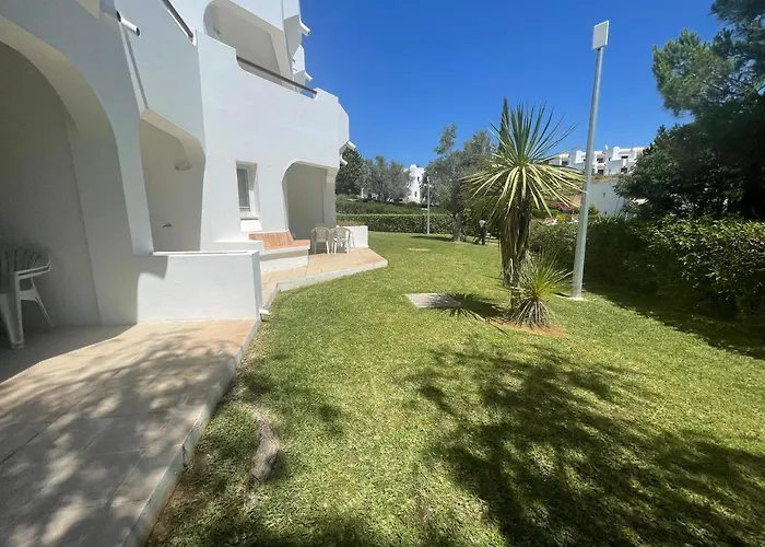 Lovely 2 Bedroom Inside A In Албуфейра