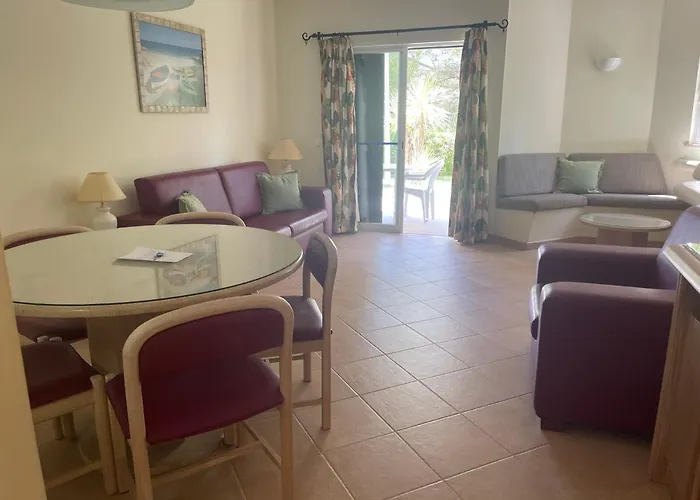 Lovely 2 Bedroom Inside A In Албуфейра