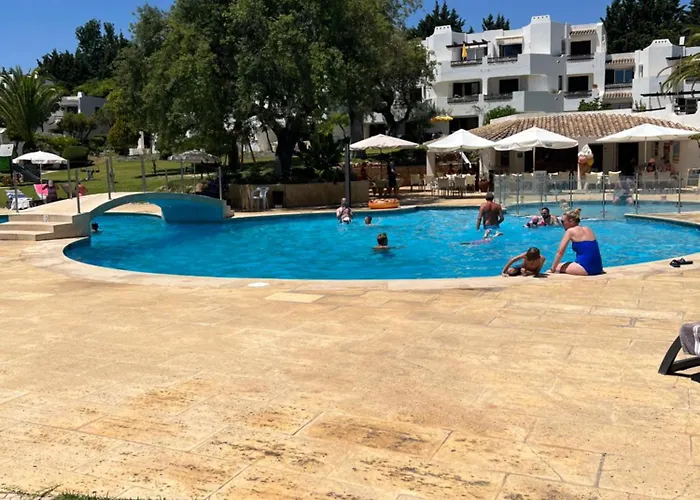 Lovely 2 Bedroom Inside A In Сasa de vacaciones