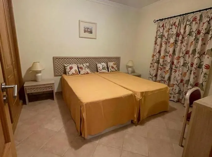 Lovely 2 Bedroom Inside A In 펜션