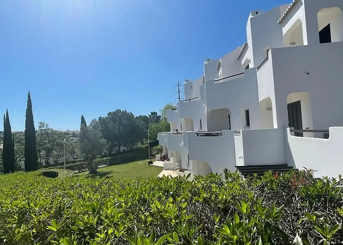 Lovely 2 Bedroom Inside A In 펜션