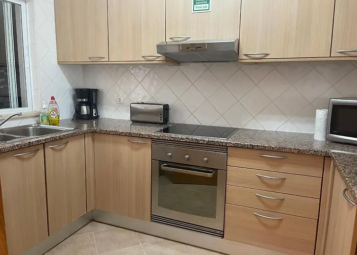 Lovely 2 Bedroom Inside A In 펜션 알부페이라