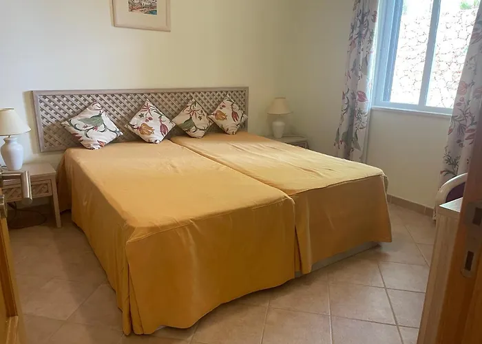 펜션 Lovely 2 Bedroom Inside A In *