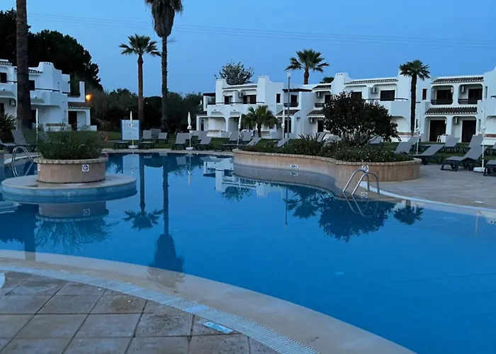 Lovely 2 Bedroom Inside A In 펜션