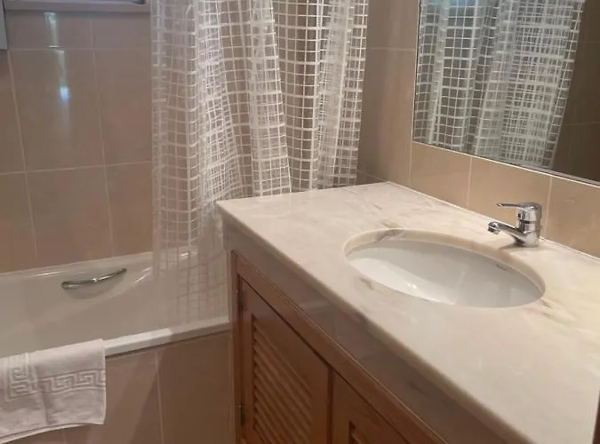 度假居 Lovely 2 Bedroom Inside A In *